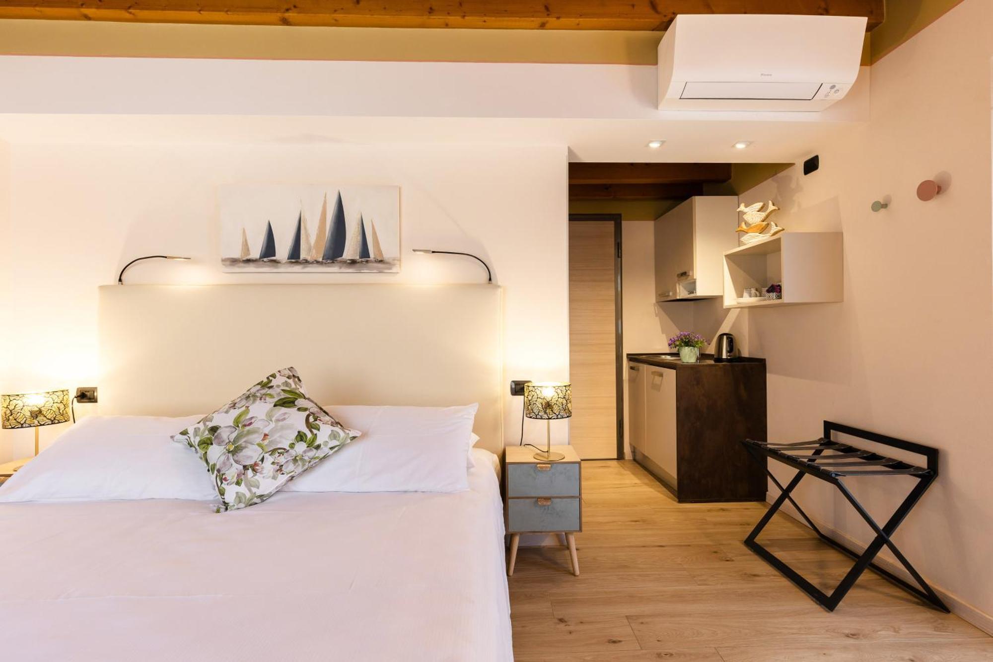 Charming Sirmione Bed & Breakfast Bagian luar foto