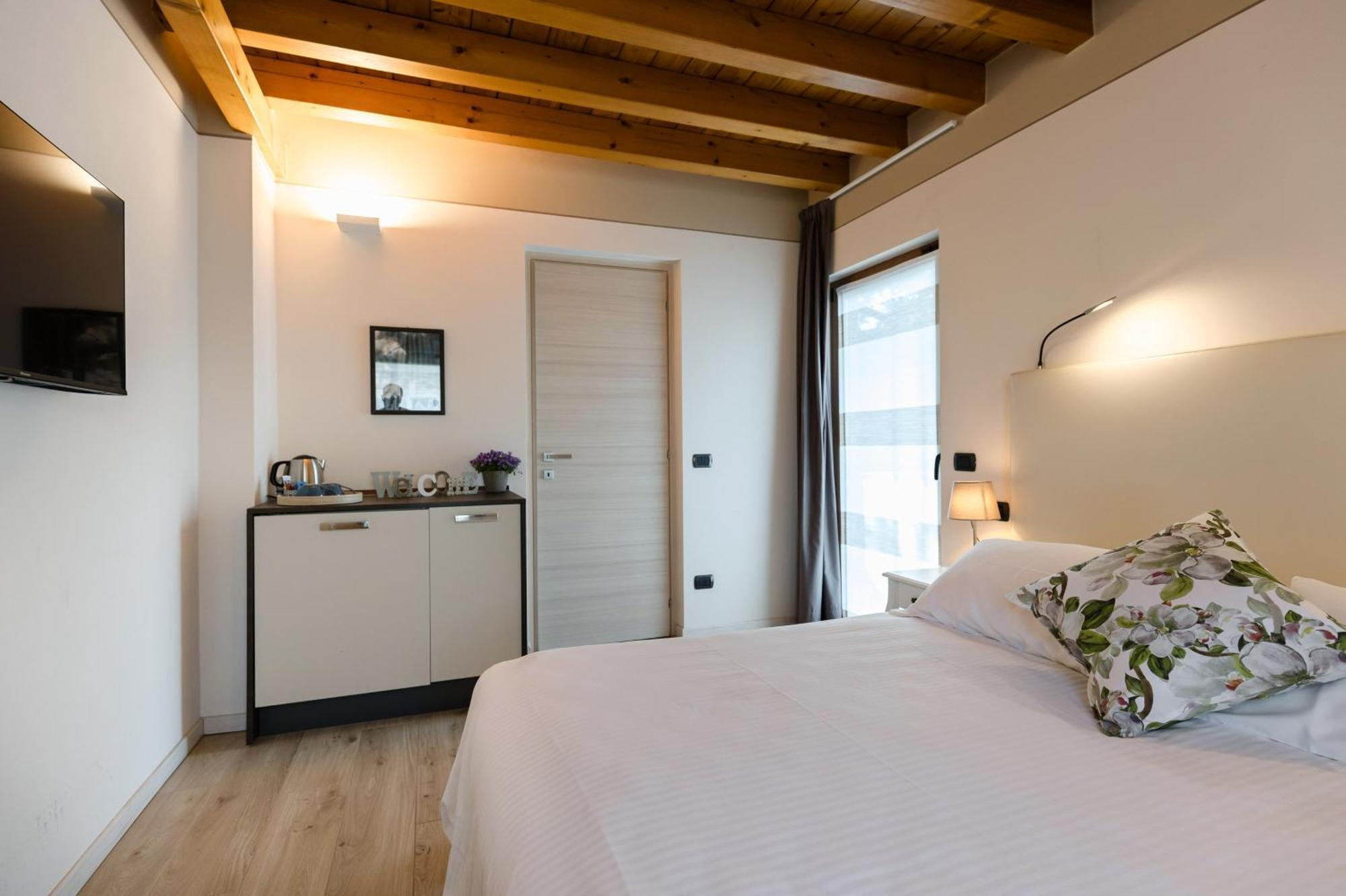 Charming Sirmione Bed & Breakfast Bagian luar foto