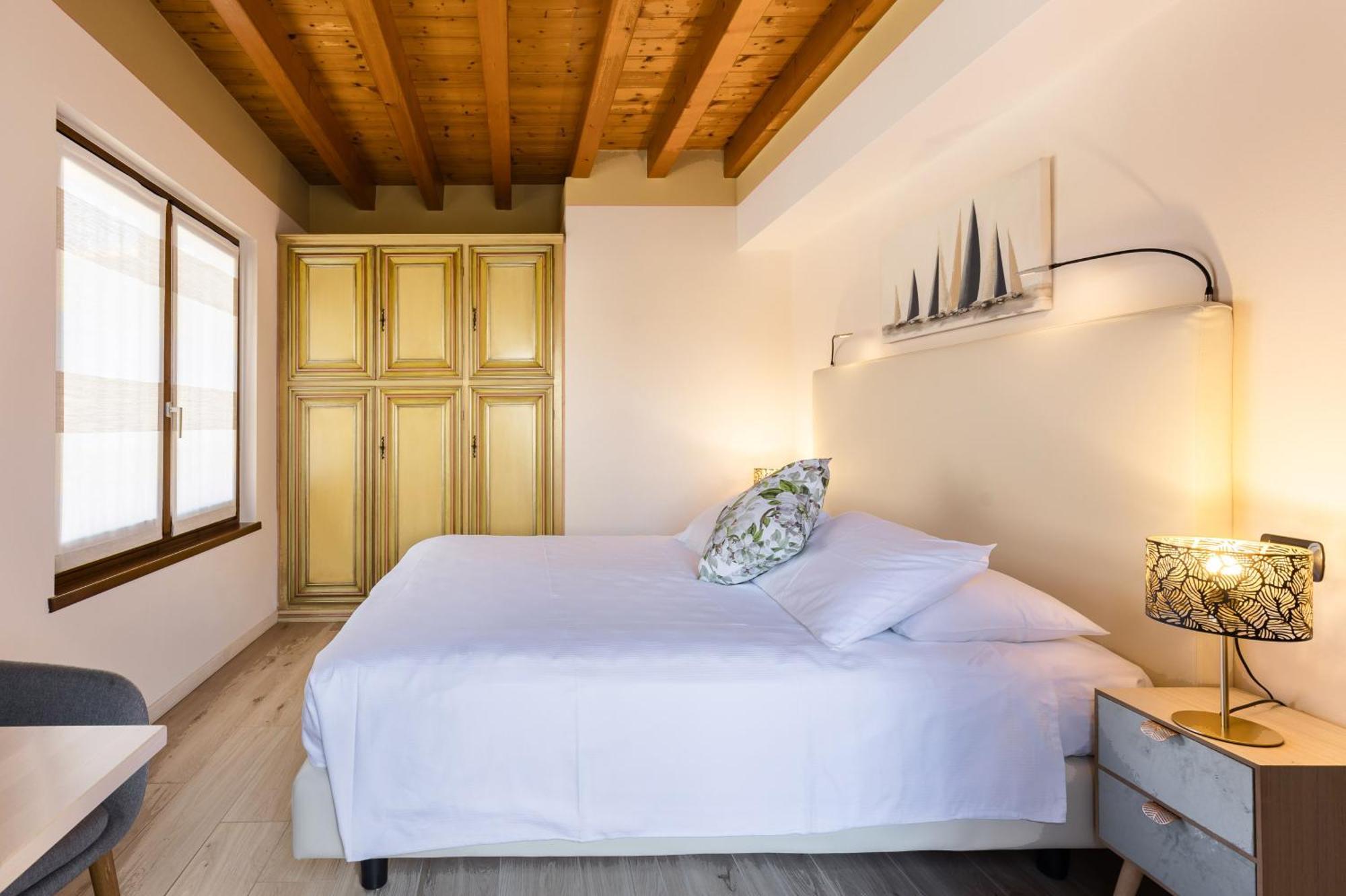 Charming Sirmione Bed & Breakfast Bagian luar foto