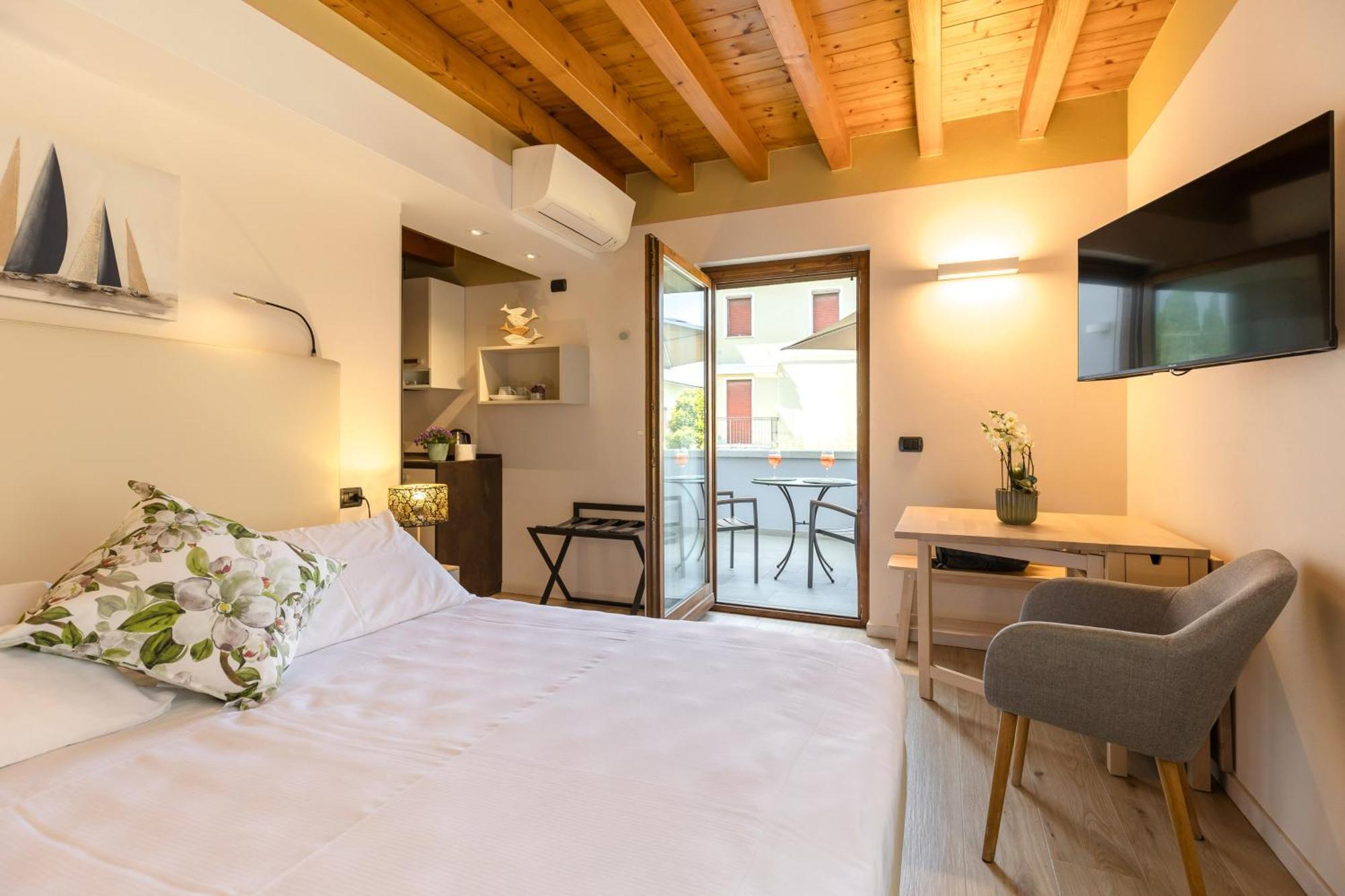 Charming Sirmione Bed & Breakfast Bagian luar foto