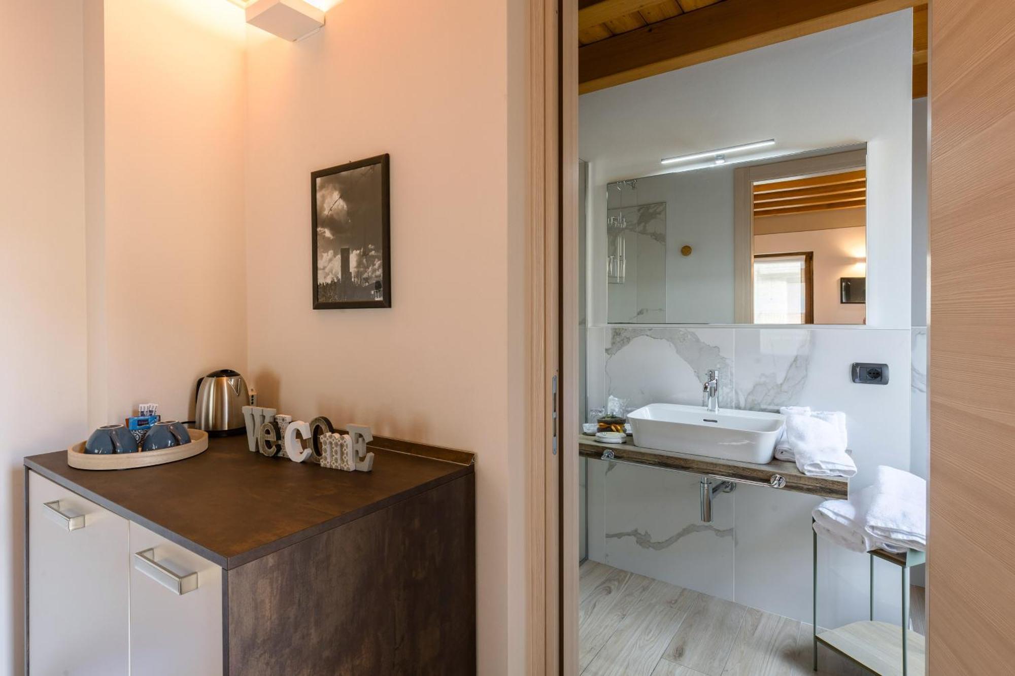 Charming Sirmione Bed & Breakfast Bagian luar foto