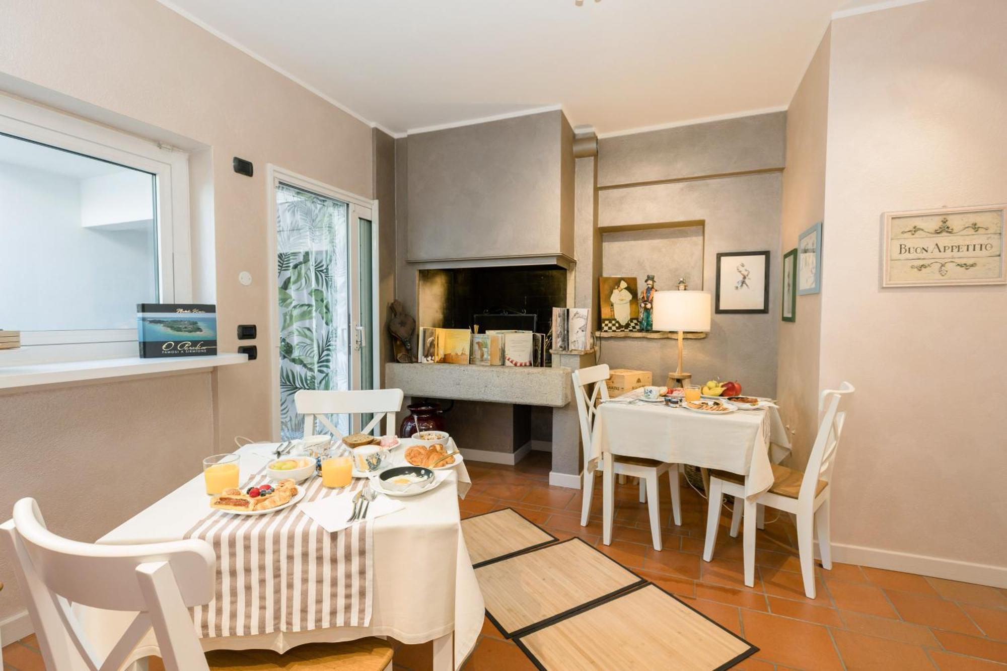 Charming Sirmione Bed & Breakfast Bagian luar foto