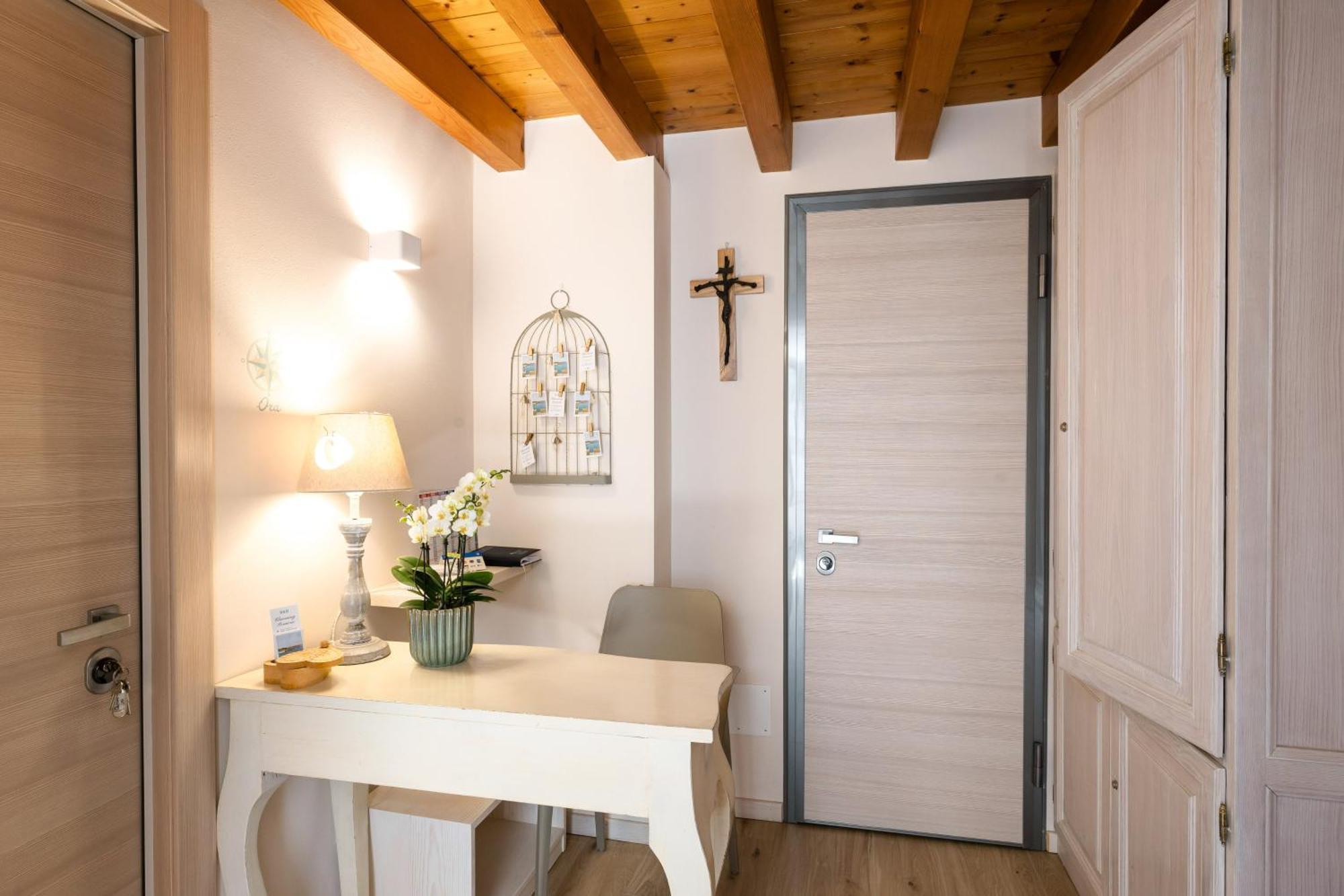 Charming Sirmione Bed & Breakfast Bagian luar foto