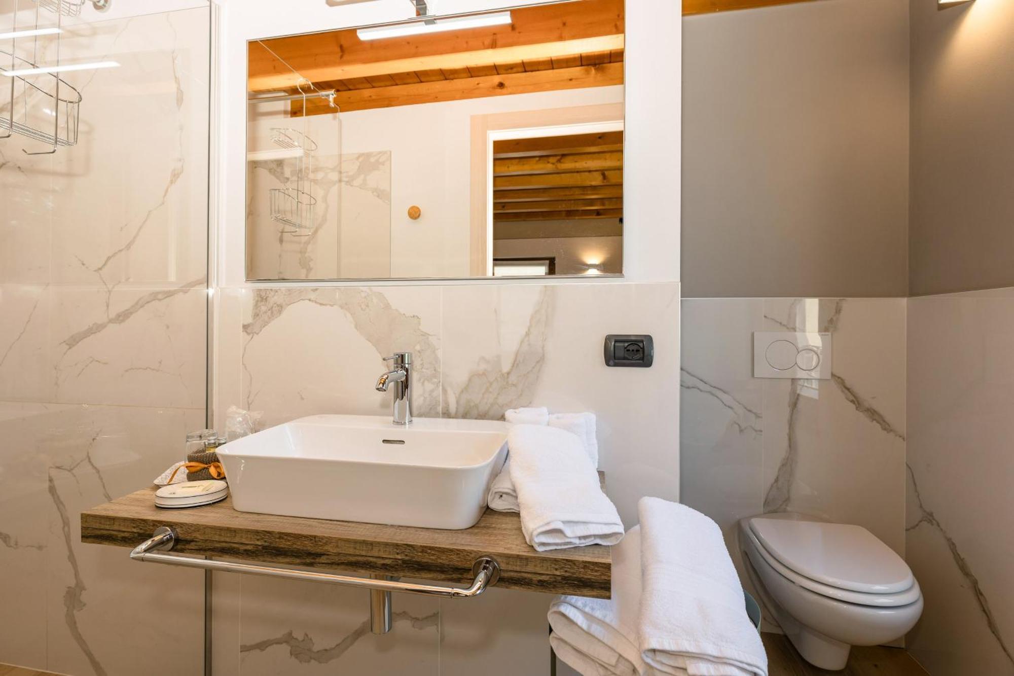 Charming Sirmione Bed & Breakfast Bagian luar foto