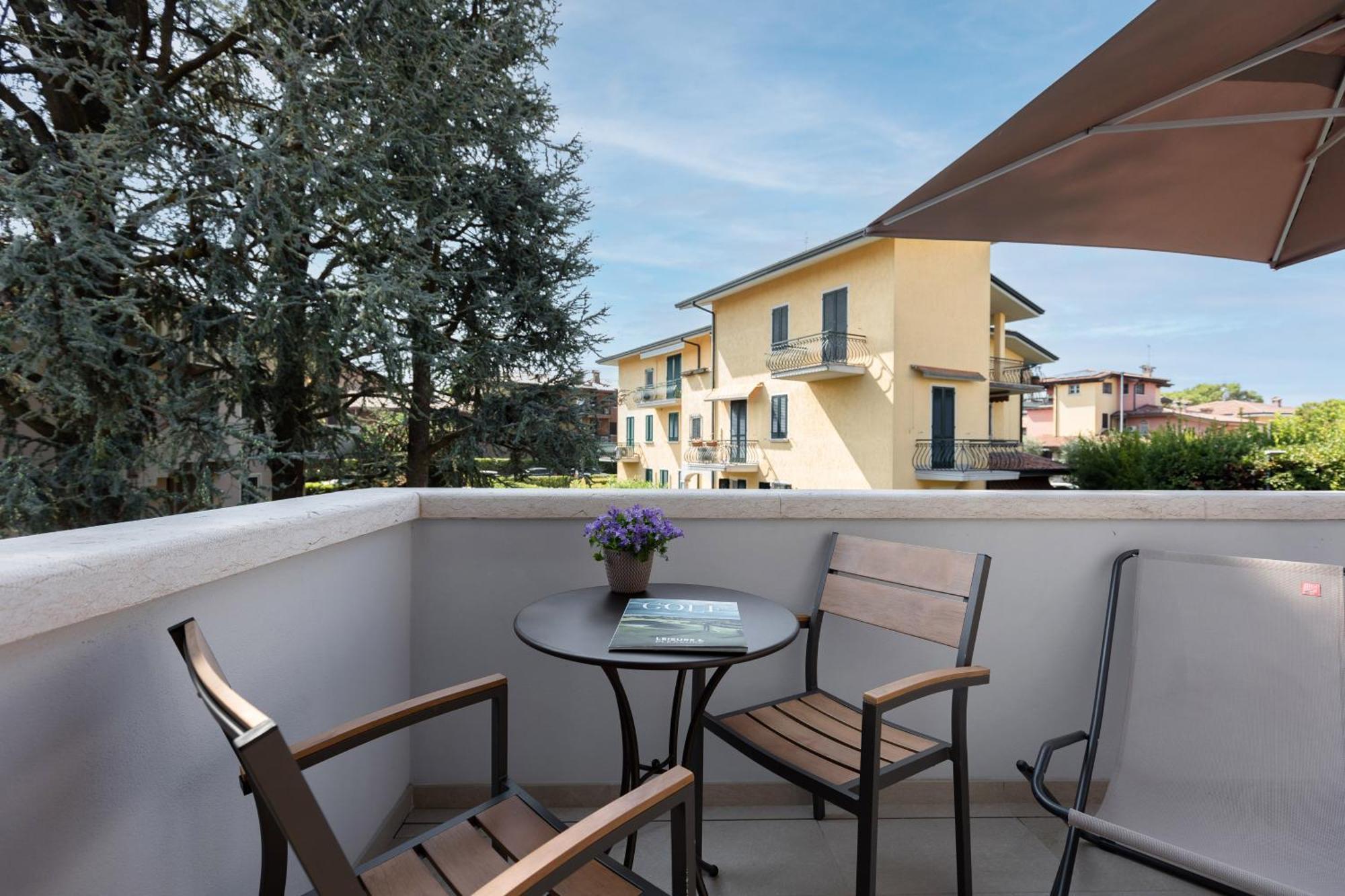 Charming Sirmione Bed & Breakfast Bagian luar foto