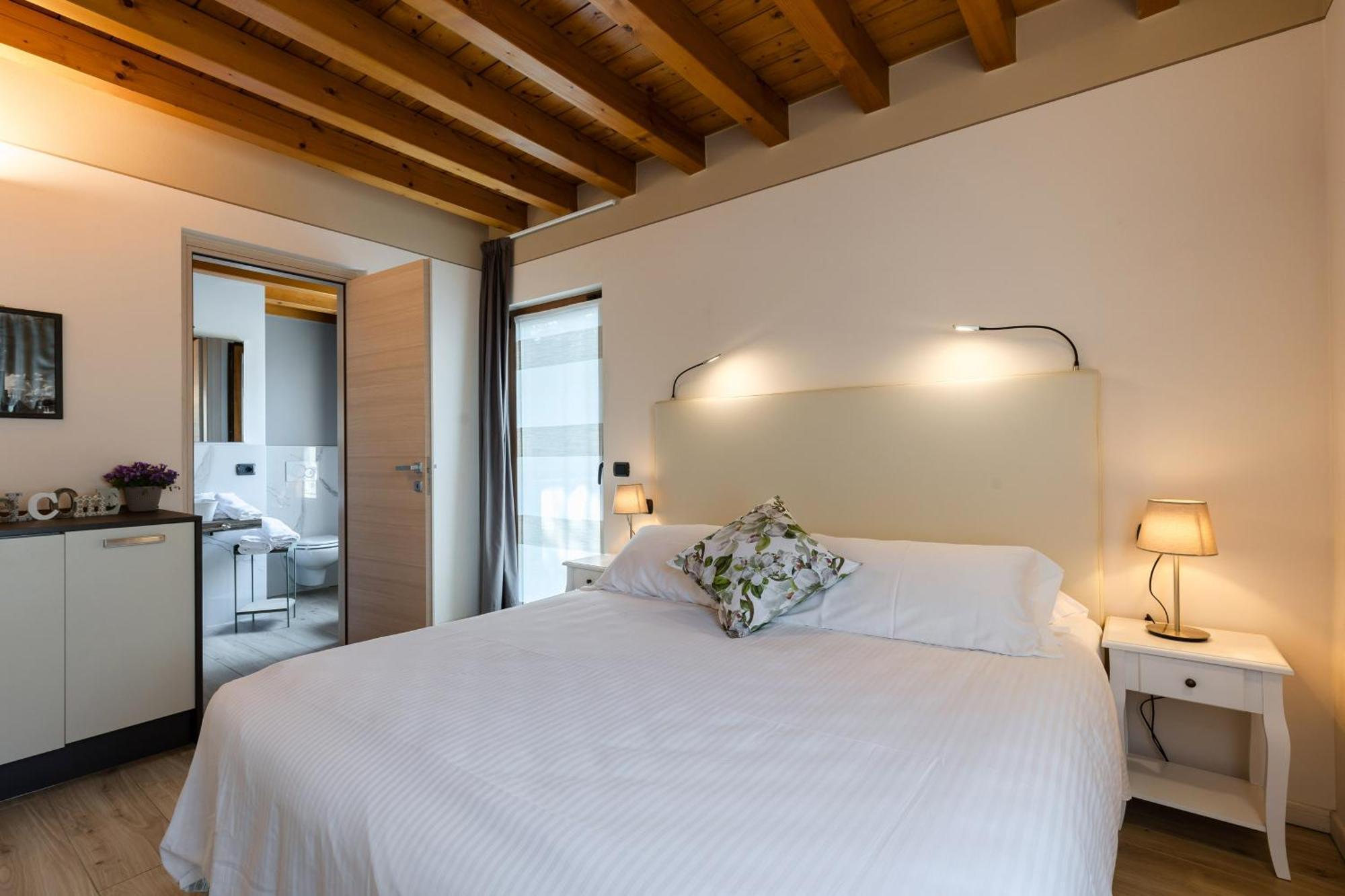 Charming Sirmione Bed & Breakfast Bagian luar foto