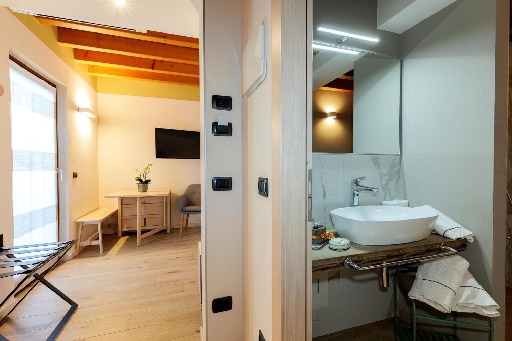 Charming Sirmione Bed & Breakfast Bagian luar foto