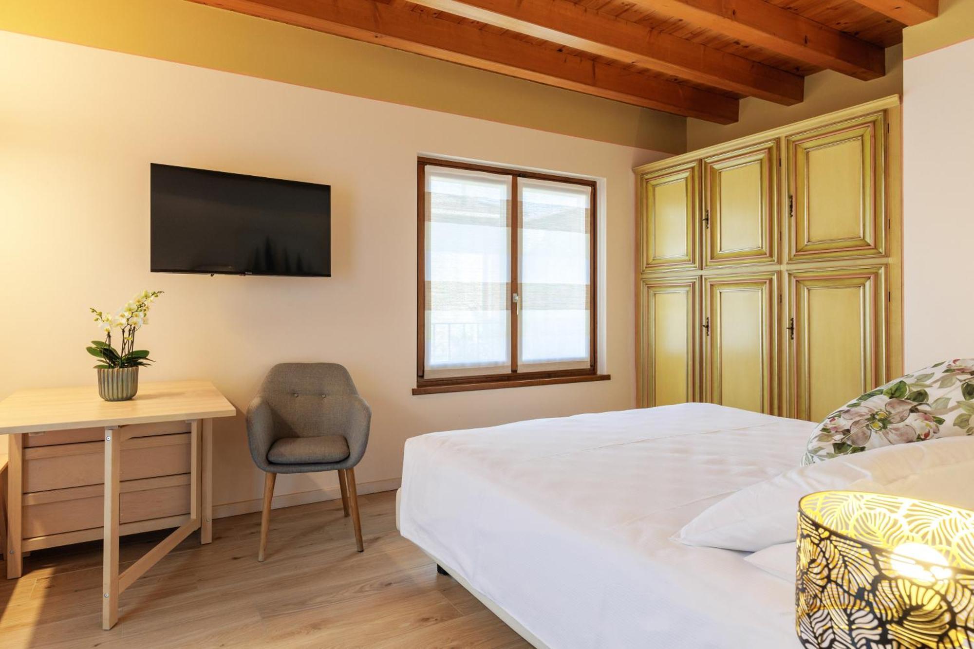 Charming Sirmione Bed & Breakfast Bagian luar foto