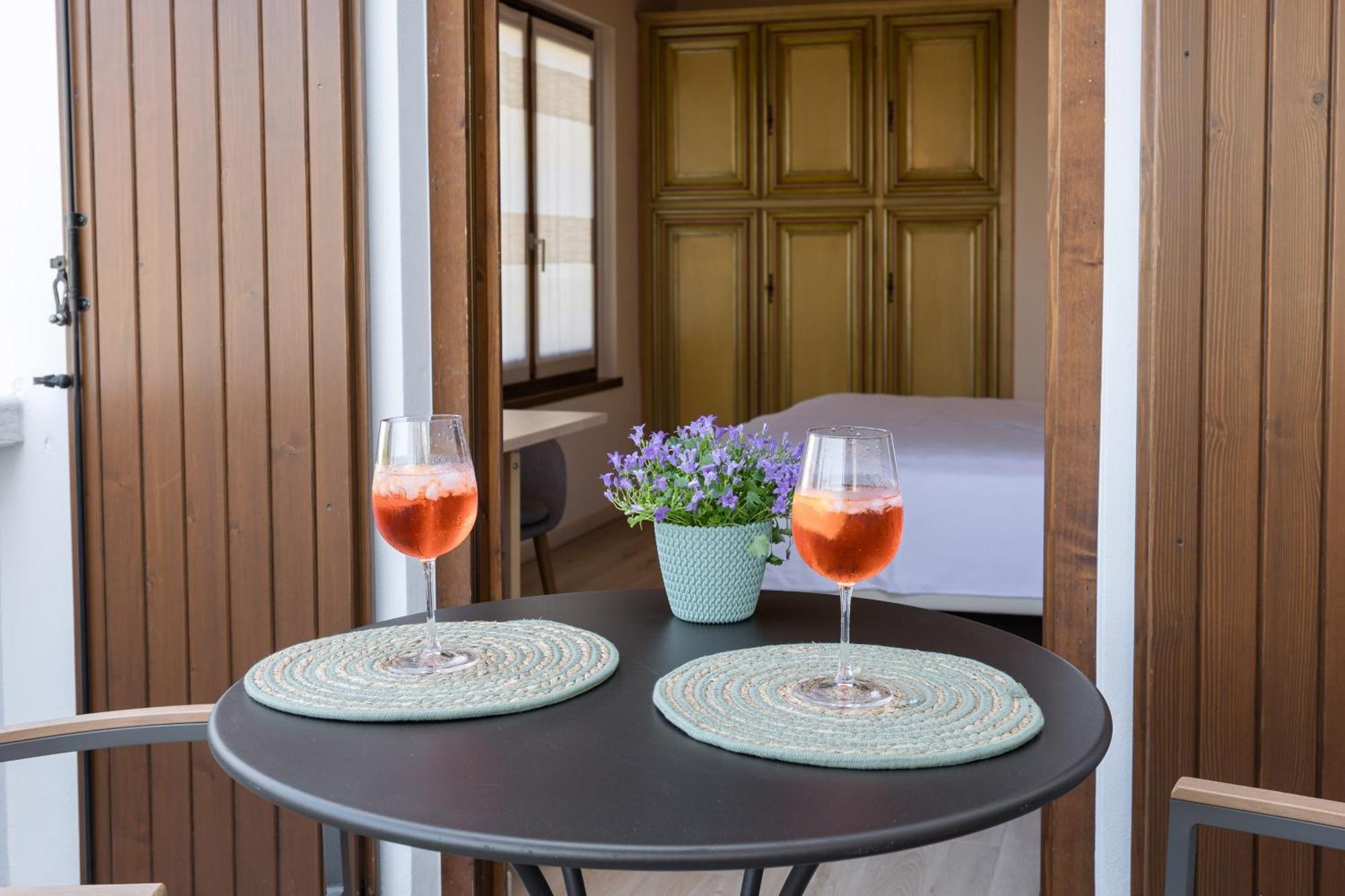 Charming Sirmione Bed & Breakfast Bagian luar foto