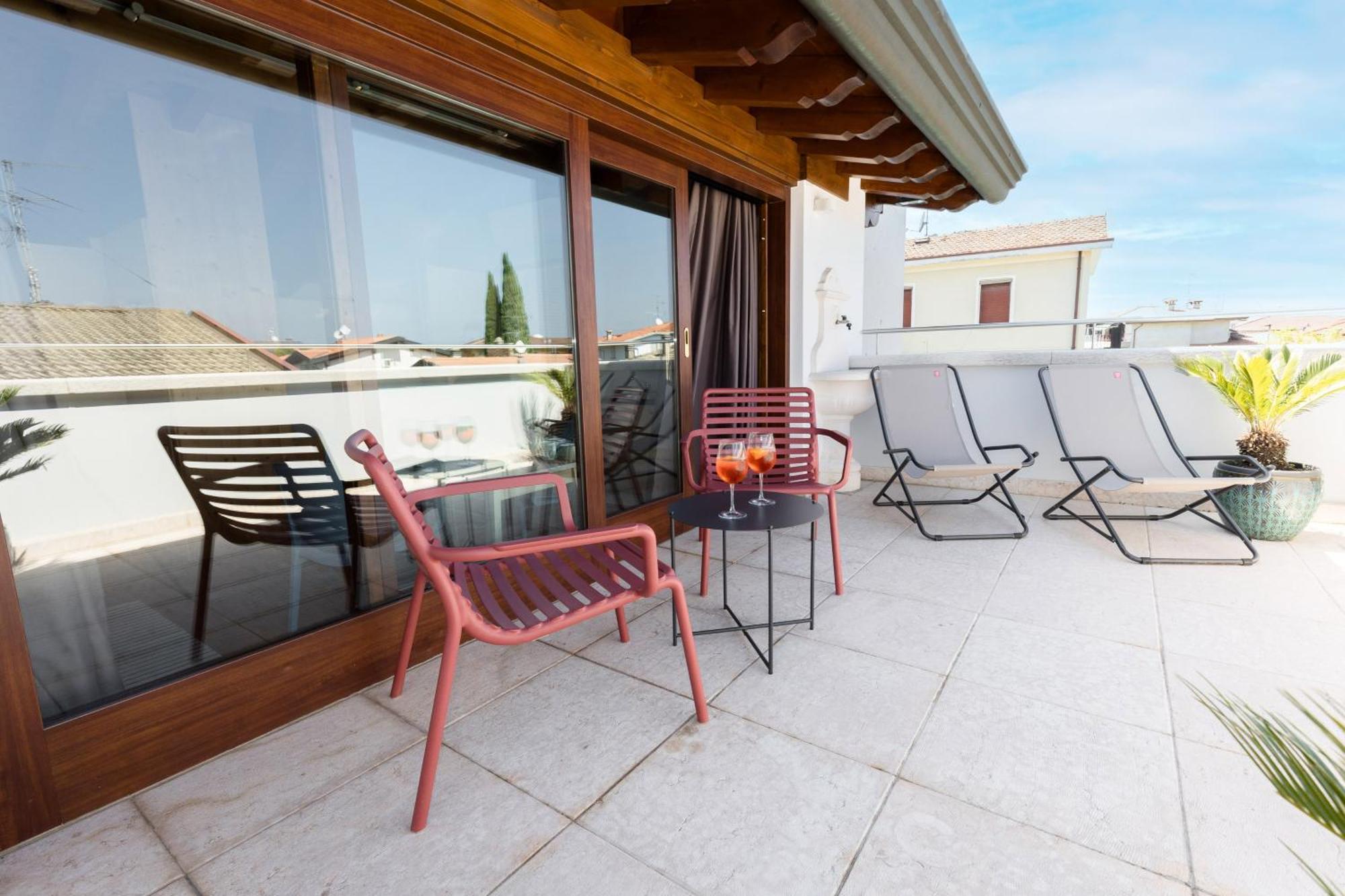 Charming Sirmione Bed & Breakfast Bagian luar foto